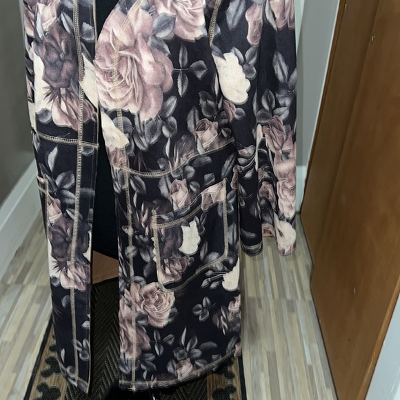 Solitaire faux suede open front floral jacket! - Picture 2 of 4